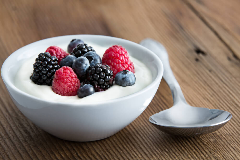 jogurt sa bobičastim voćem